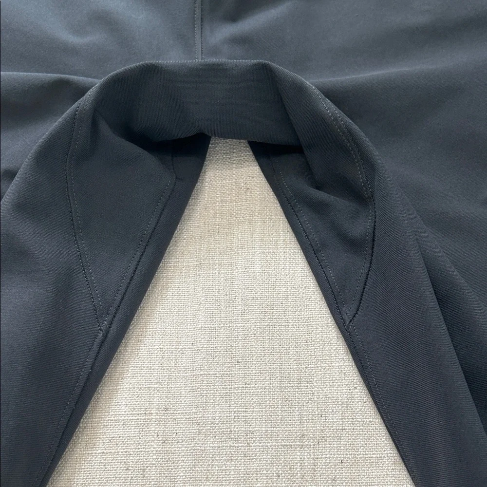 Lululemon Men's Commission Pants Size 34 Navy Classic Fit Flat Front Chinos